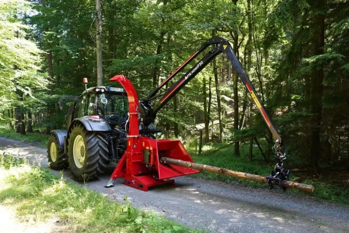 Broyeur-de-branches-dechiqueteuse-de-branches-derriere-tracteur-grue-diametre-250-mm-avec-grue-large-out03