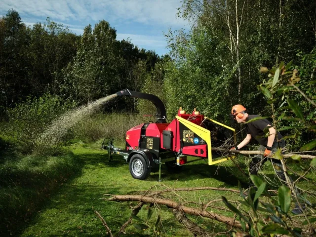 Broyeur-de-branches-thermique-dechiqueteuse-de-branches-thermique-diametre-176mm-motorisation-h-large-out03